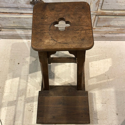 Pair of Kneeling Stools with Quatre Foie