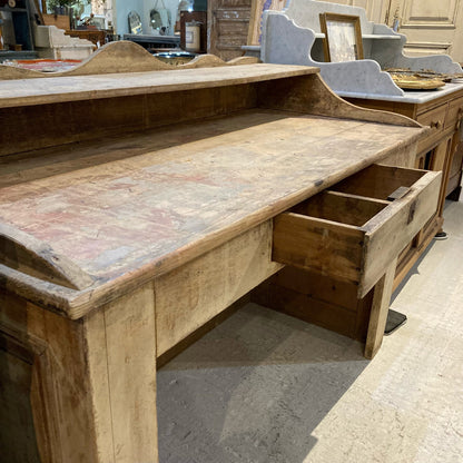 Desk with Wavy Gallery Shelf