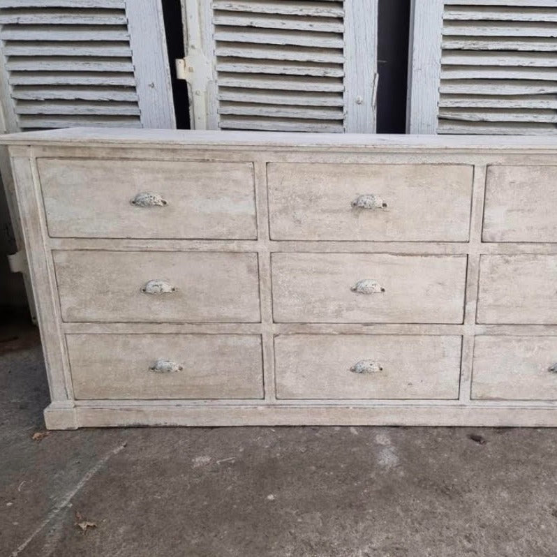 Chest of 9 drawers (3 rows of 3)