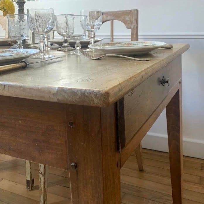 Walnut Dining Table with Tapered Legs of Beech