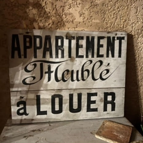 Wood Sign ‘Apartment’